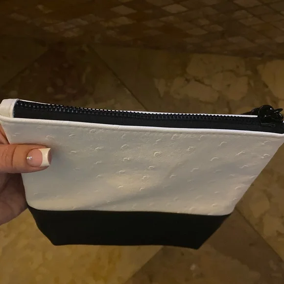 SkinMedica cosmetics bag - Picture 6 of 7